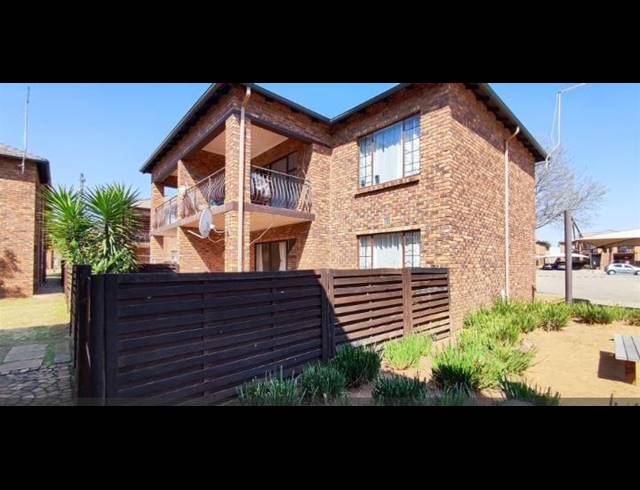 2 BEDROOM APARTMENT FOR SALE IN RAND COLLERIES